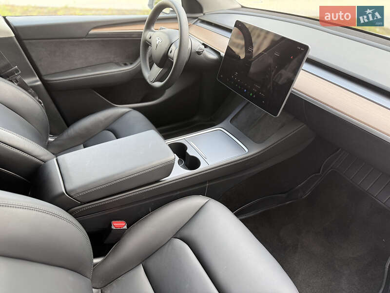 Позашляховик / Кросовер Tesla Model Y 2024 в Києві