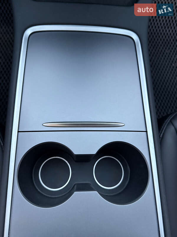 Внедорожник / Кроссовер Tesla Model Y 2022 в Сторожинце