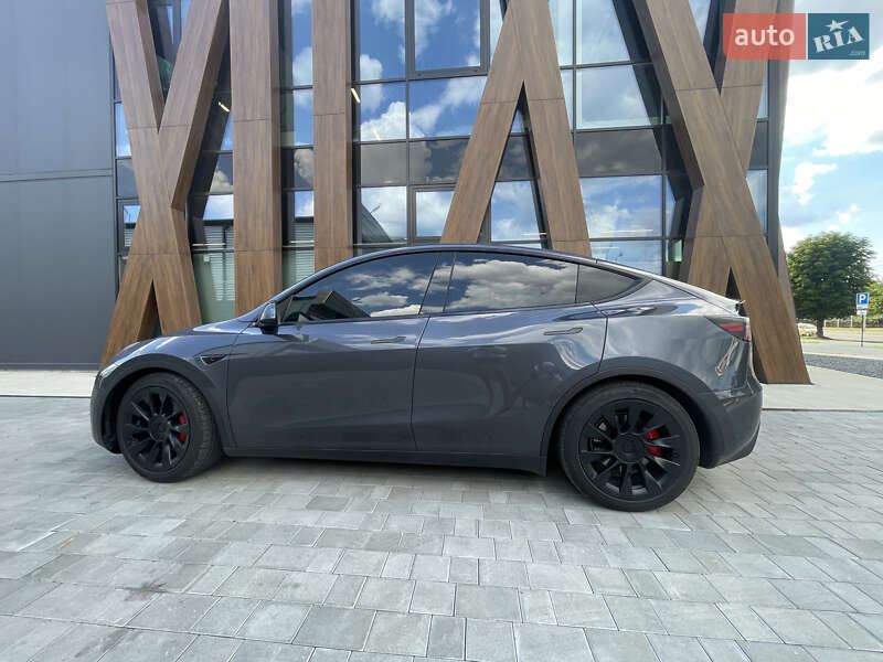 Внедорожник / Кроссовер Tesla Model Y 2021 в Луцке