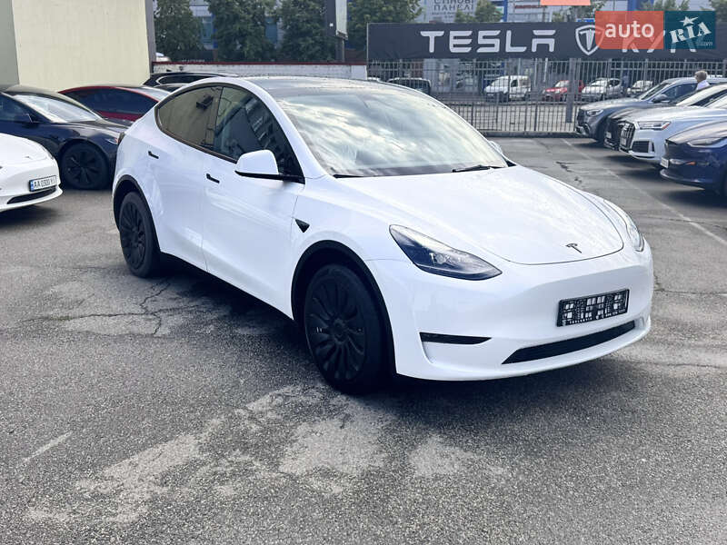 Tesla Model Y 2023