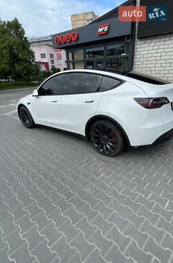 Внедорожник / Кроссовер Tesla Model Y 2021 в 