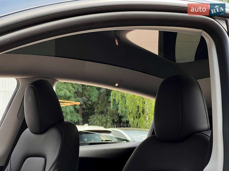 Позашляховик / Кросовер Tesla Model Y 2024 в Києві