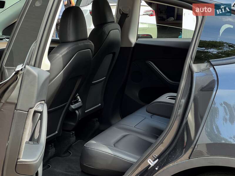 Позашляховик / Кросовер Tesla Model Y 2024 в Києві