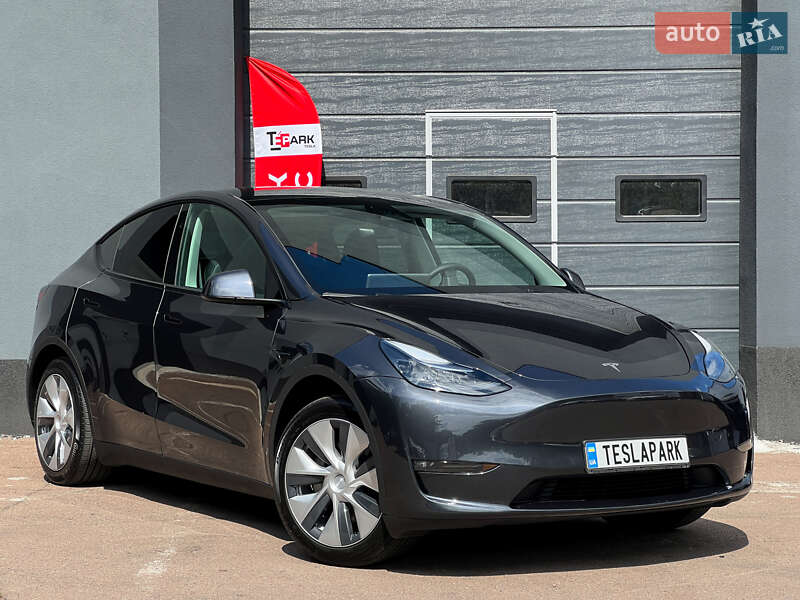 Tesla Model Y 2024