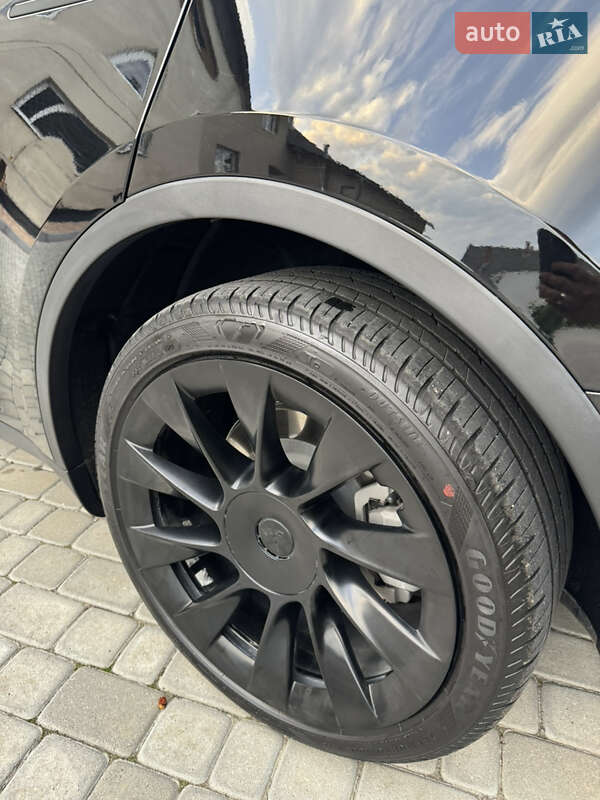 Внедорожник / Кроссовер Tesla Model Y 2021 в Ивано-Франково