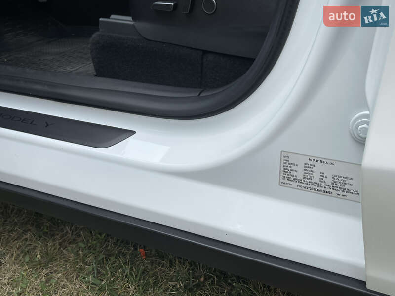 Внедорожник / Кроссовер Tesla Model Y 2021 в Киеве