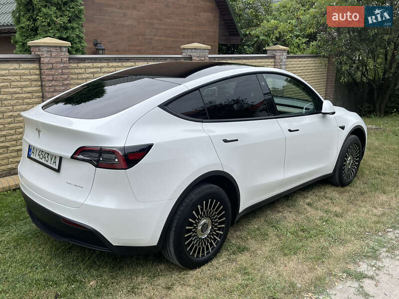 Внедорожник / Кроссовер Tesla Model Y 2021 в Киеве