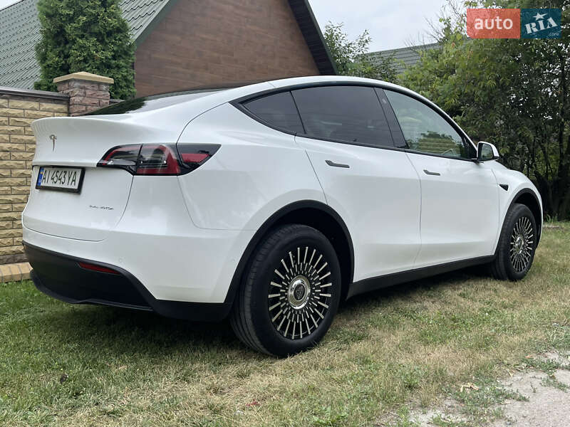 Внедорожник / Кроссовер Tesla Model Y 2021 в Киеве