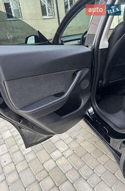 Внедорожник / Кроссовер Tesla Model Y 2021 в 