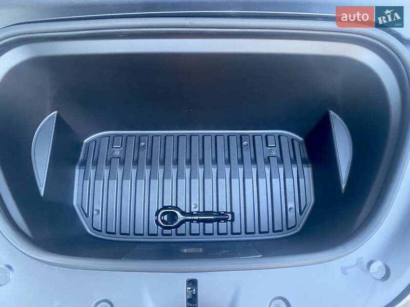 Внедорожник / Кроссовер Tesla Model Y 2023 в Киеве