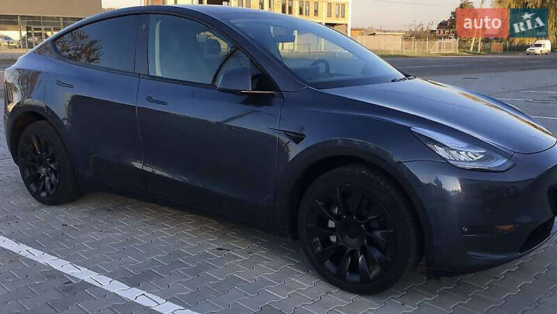 Tesla Model Y 2021
