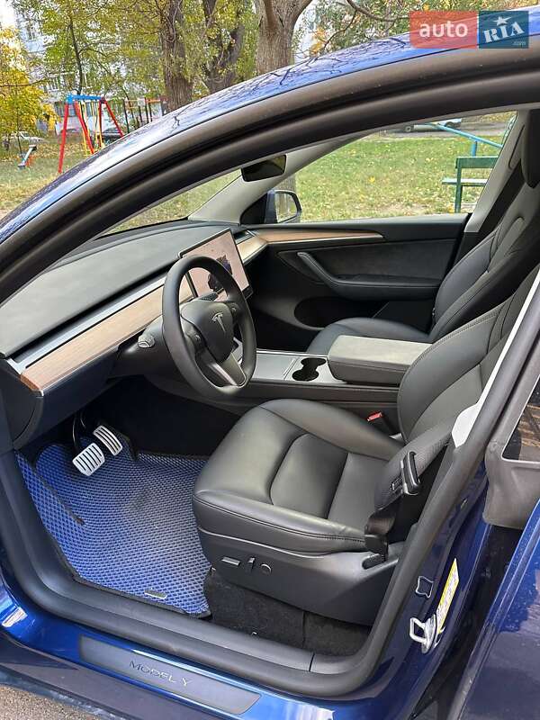 Внедорожник / Кроссовер Tesla Model Y 2023 в Львове