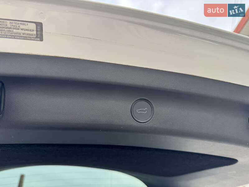 Внедорожник / Кроссовер Tesla Model Y 2021 в Луцке