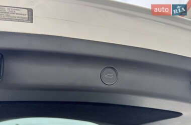 Внедорожник / Кроссовер Tesla Model Y 2021 в 