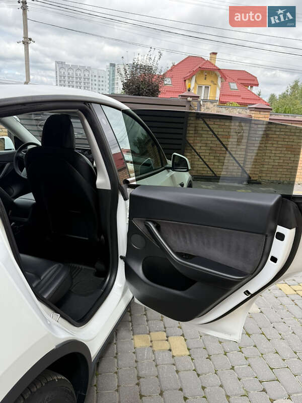 Внедорожник / Кроссовер Tesla Model Y 2020 в Львове