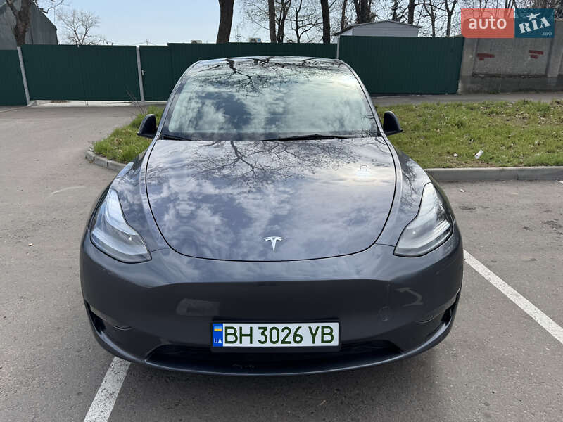 Tesla Model Y 2023