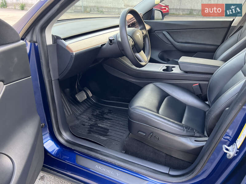 Внедорожник / Кроссовер Tesla Model Y 2020 в Киеве
