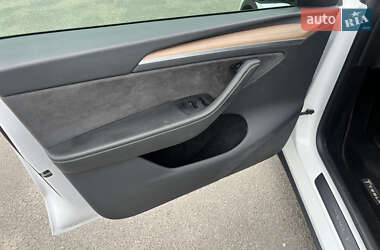 Позашляховик / Кросовер Tesla Model Y 2023 в Дніпрі фото 16 Позашляховик / Кросовер Tesla Model Y 2023 в Дніпрі