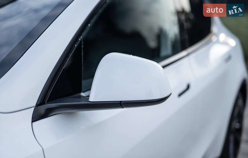 Внедорожник / Кроссовер Tesla Model Y 2023 в Киеве
