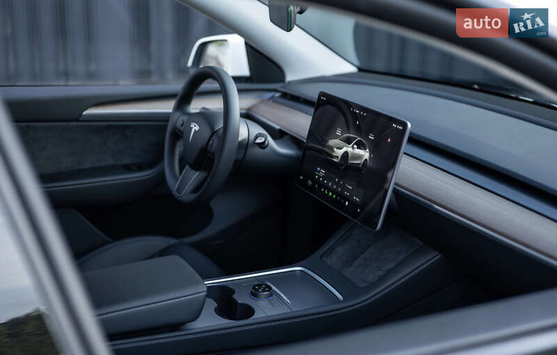 Внедорожник / Кроссовер Tesla Model Y 2023 в Киеве