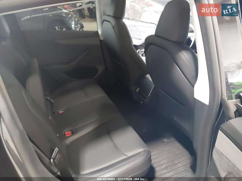 Внедорожник / Кроссовер Tesla Model Y 2025 в Киеве