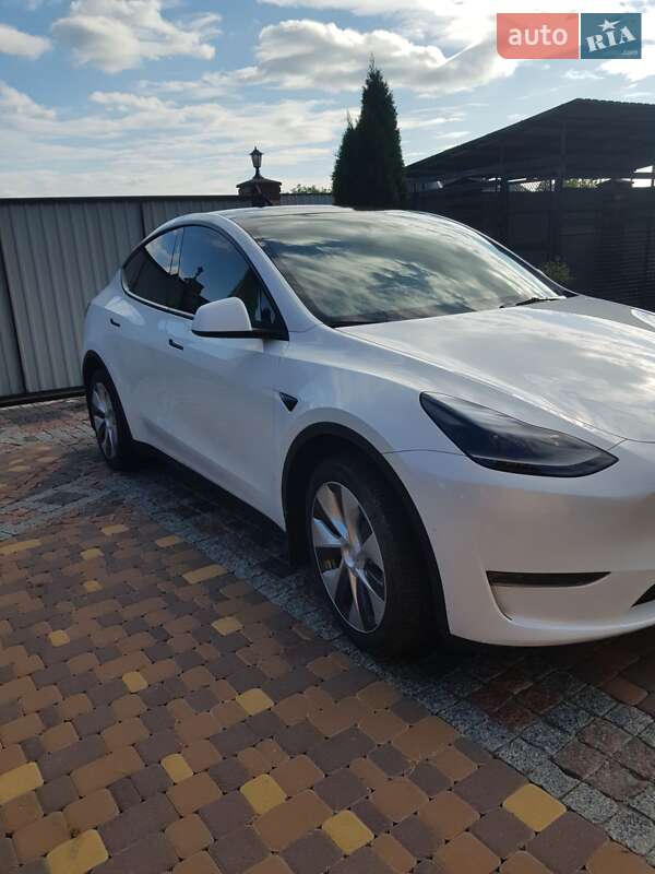 Внедорожник / Кроссовер Tesla Model Y 2023 в Киеве