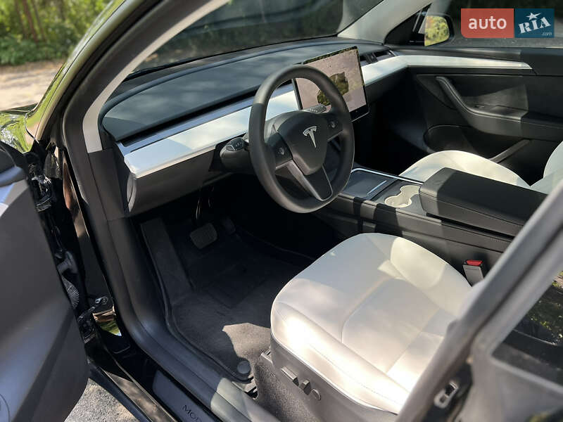 Внедорожник / Кроссовер Tesla Model Y 2024 в Полтаве