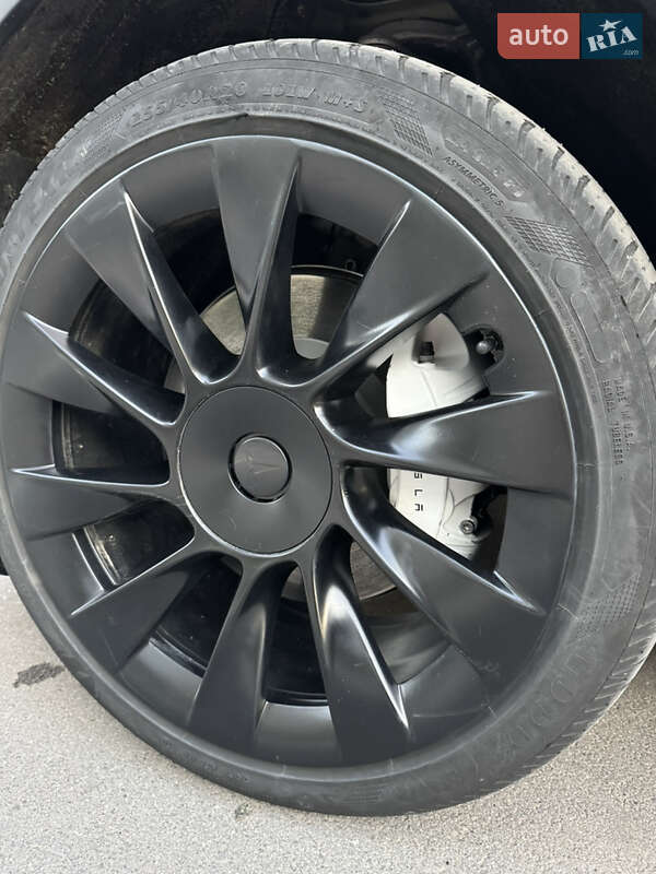 Внедорожник / Кроссовер Tesla Model Y 2023 в Могилев-Подольске