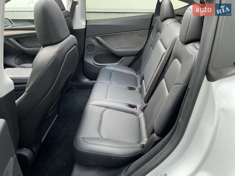 Внедорожник / Кроссовер Tesla Model Y 2023 в Луцке