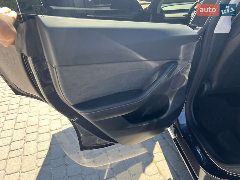 Внедорожник / Кроссовер Tesla Model Y 2024 в Тернополе