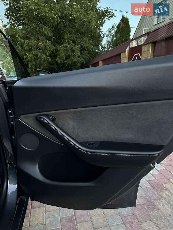 Внедорожник / Кроссовер Tesla Model Y 2021 в Одессе