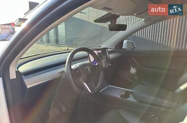 Внедорожник / Кроссовер Tesla Model Y 2021 в 