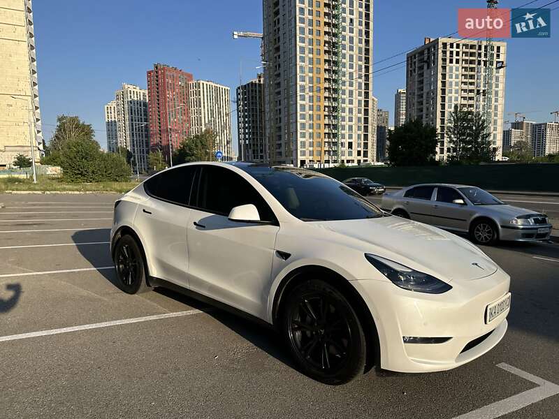 Внедорожник / Кроссовер Tesla Model Y 2021 в Киеве