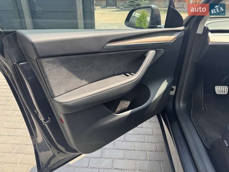 Внедорожник / Кроссовер Tesla Model Y 2024 в Кропивницком