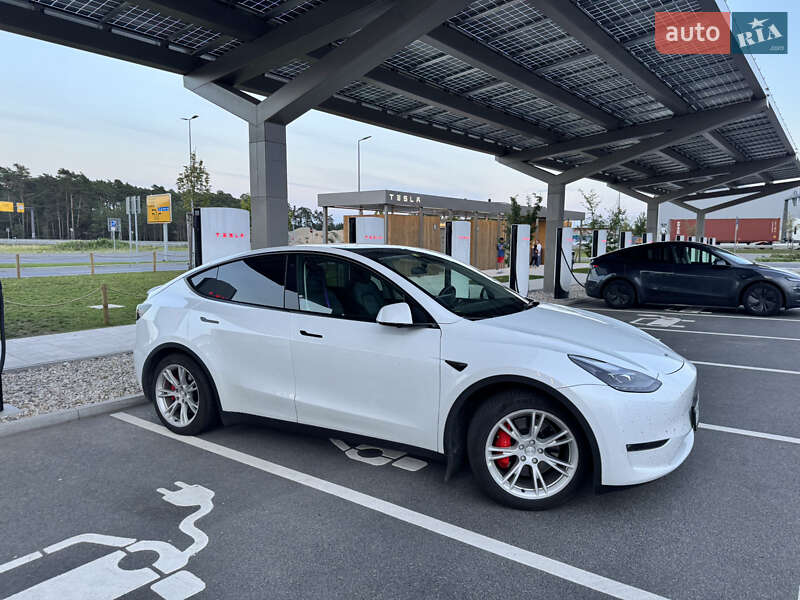 Внедорожник / Кроссовер Tesla Model Y 2022 в Киеве