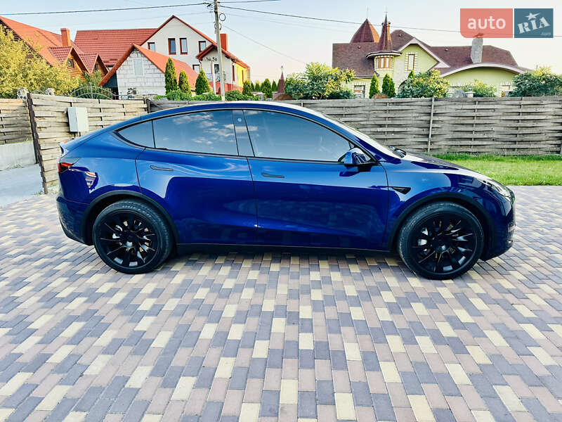 Внедорожник / Кроссовер Tesla Model Y 2023 в Киеве