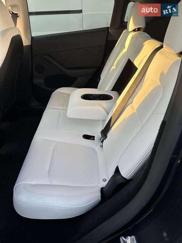 Позашляховик / Кросовер Tesla Model Y 2024 в Одесі