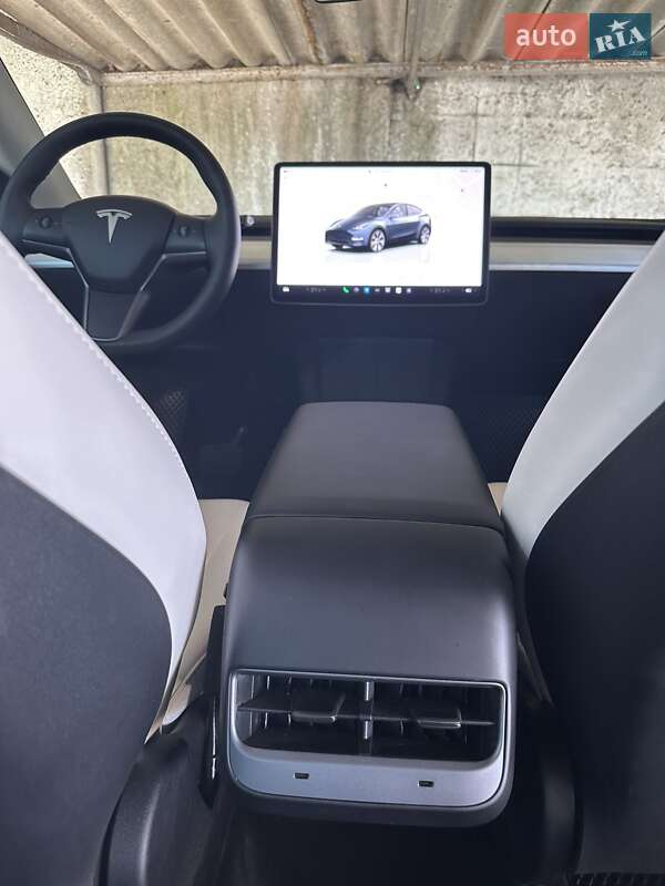 Позашляховик / Кросовер Tesla Model Y 2024 в Одесі