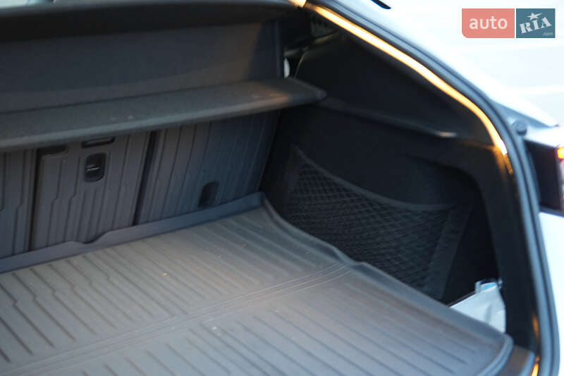 Позашляховик / Кросовер Tesla Model Y 2023 в Дніпрі фото 32 Позашляховик / Кросовер Tesla Model Y 2023 в Дніпрі