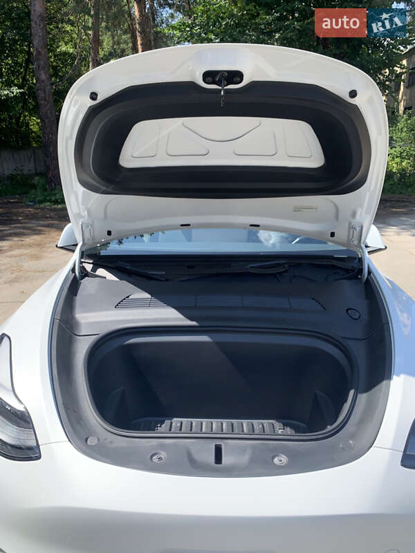 Позашляховик / Кросовер Tesla Model Y 2023 в Києві