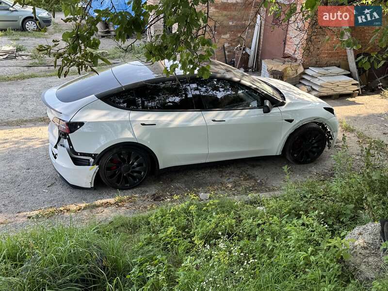 Внедорожник / Кроссовер Tesla Model Y 2022 в Ровно