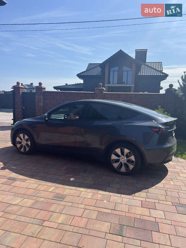 Внедорожник / Кроссовер Tesla Model Y 2023 в Ровно