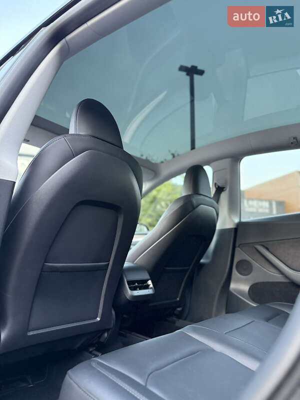 Внедорожник / Кроссовер Tesla Model Y 2023 в Киеве