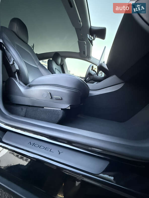 Внедорожник / Кроссовер Tesla Model Y 2023 в Киеве