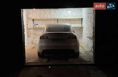 Внедорожник / Кроссовер Tesla Model Y 2023 в 
