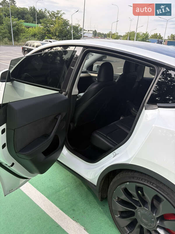 Внедорожник / Кроссовер Tesla Model Y 2023 в Борисполе