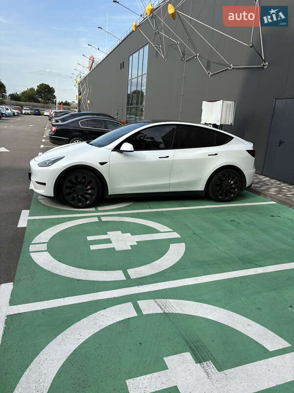 Внедорожник / Кроссовер Tesla Model Y 2023 в Борисполе