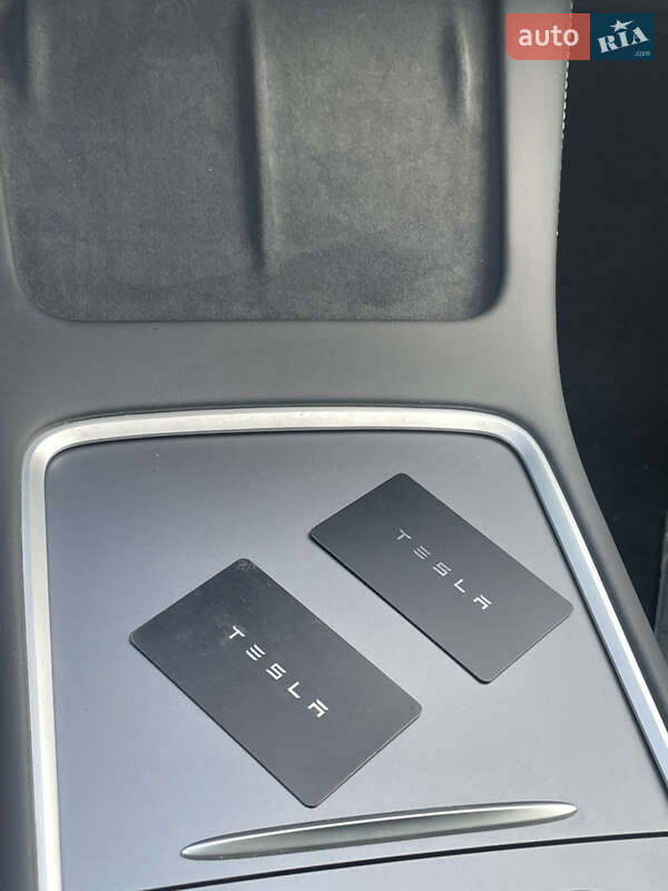 Внедорожник / Кроссовер Tesla Model Y 2023 в Киеве
