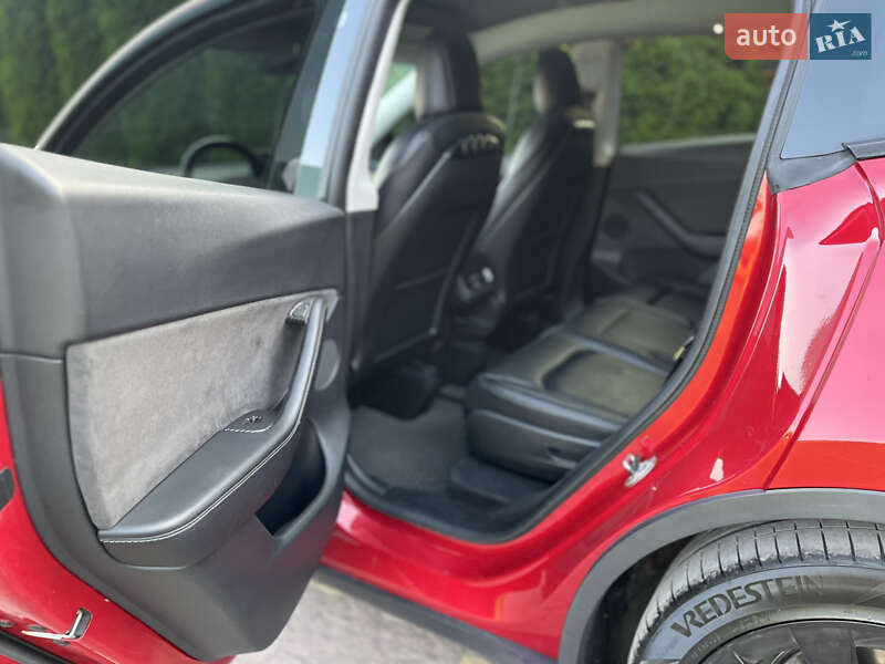Внедорожник / Кроссовер Tesla Model Y 2021 в Львове