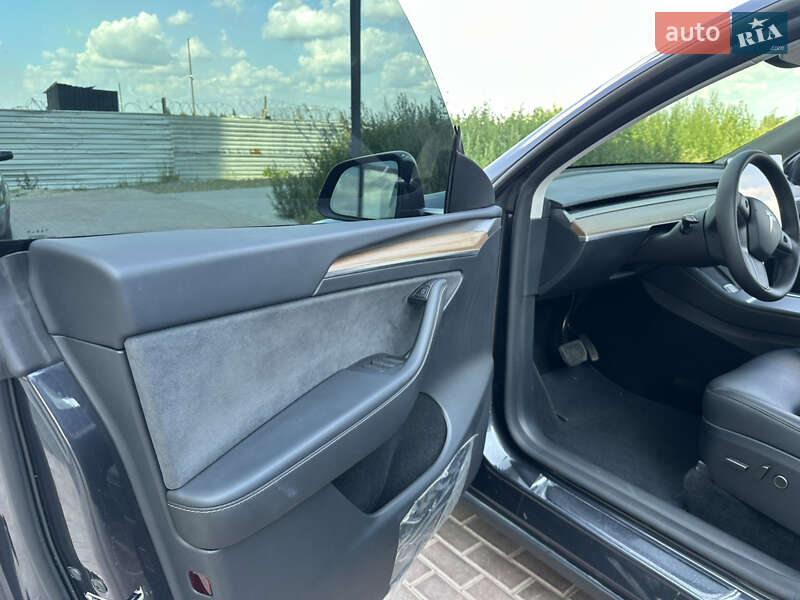 Внедорожник / Кроссовер Tesla Model Y 2024 в Ровно